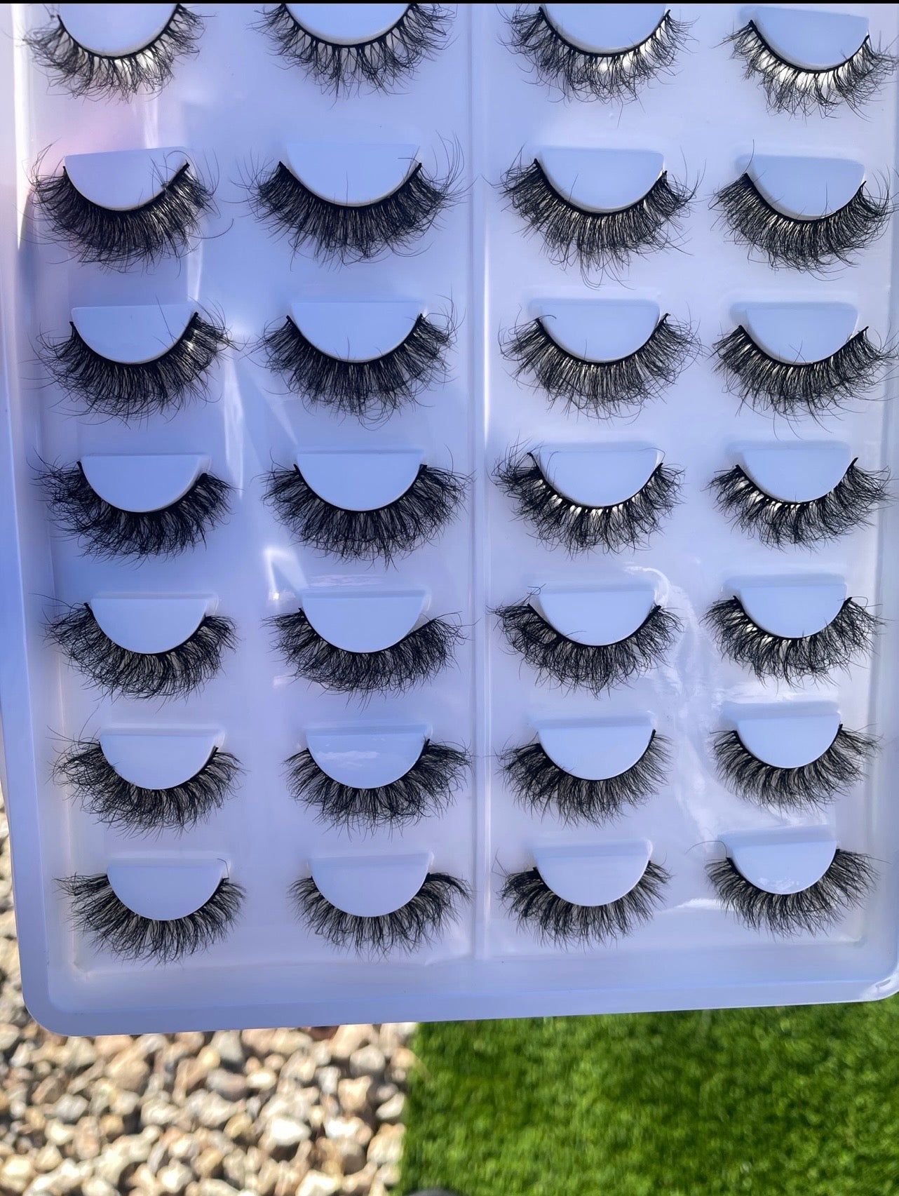 Mixed wispy lashes