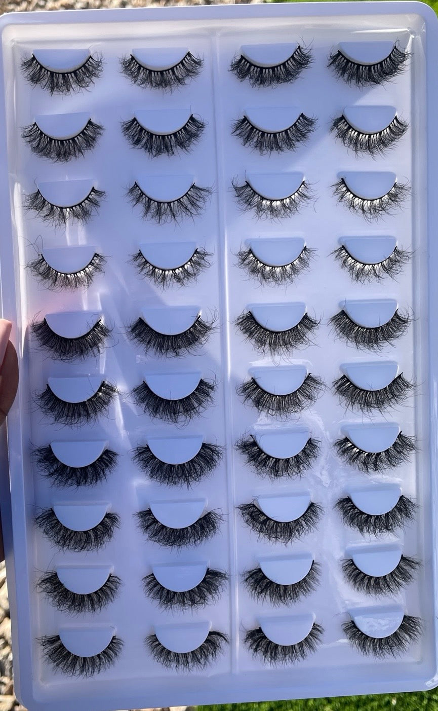 Mixed wispy lashes
