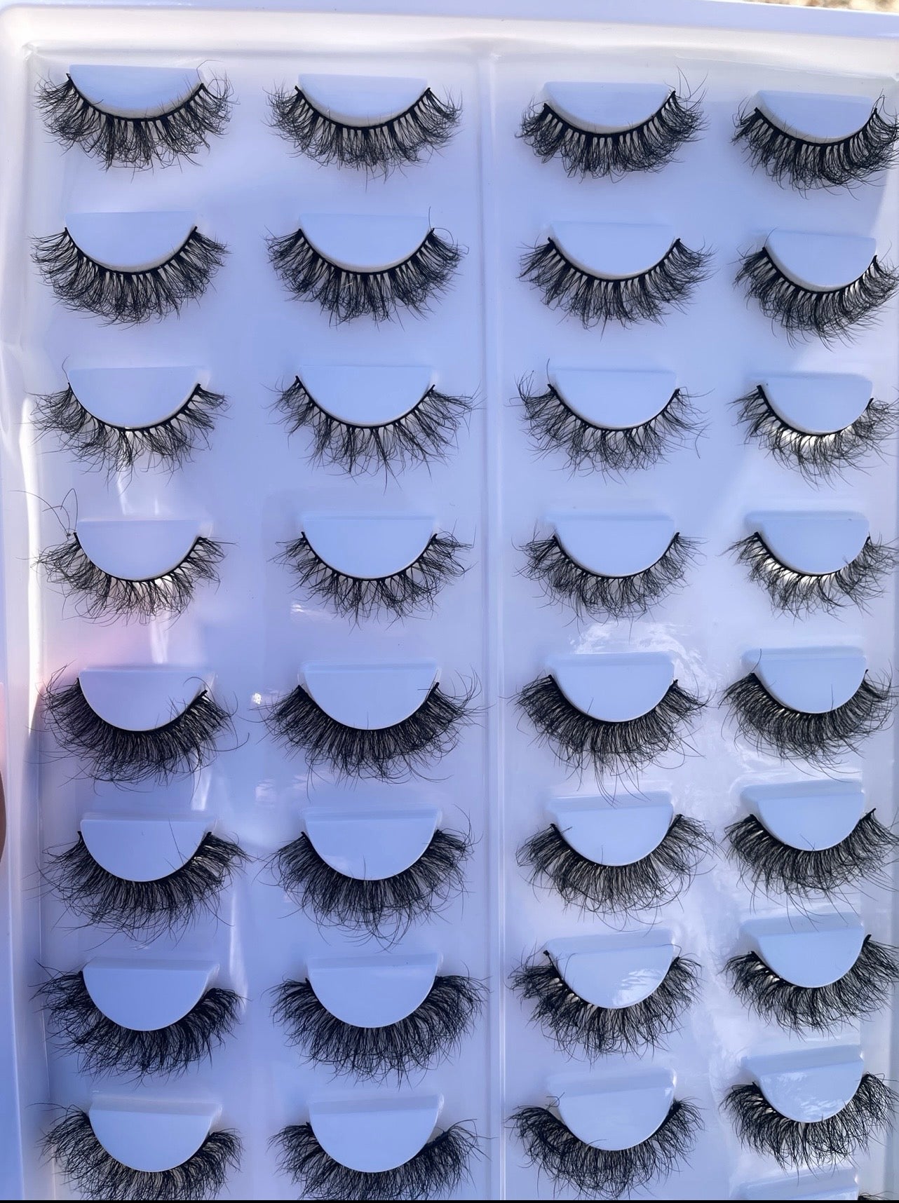 Mixed wispy lashes
