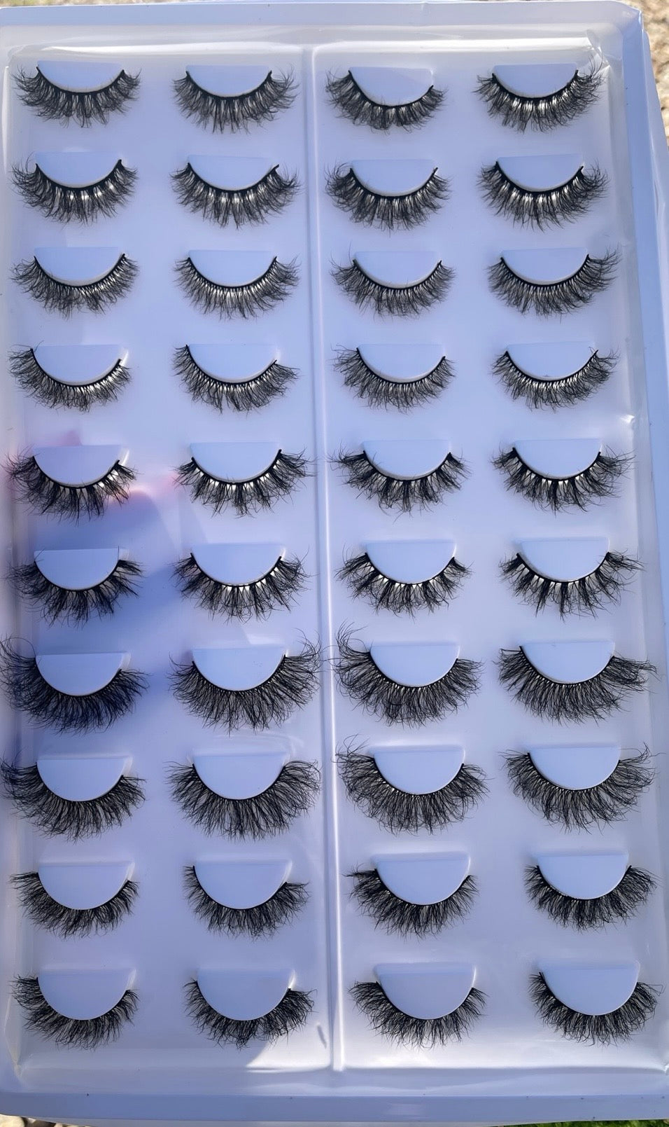 Mixed wispy lashes