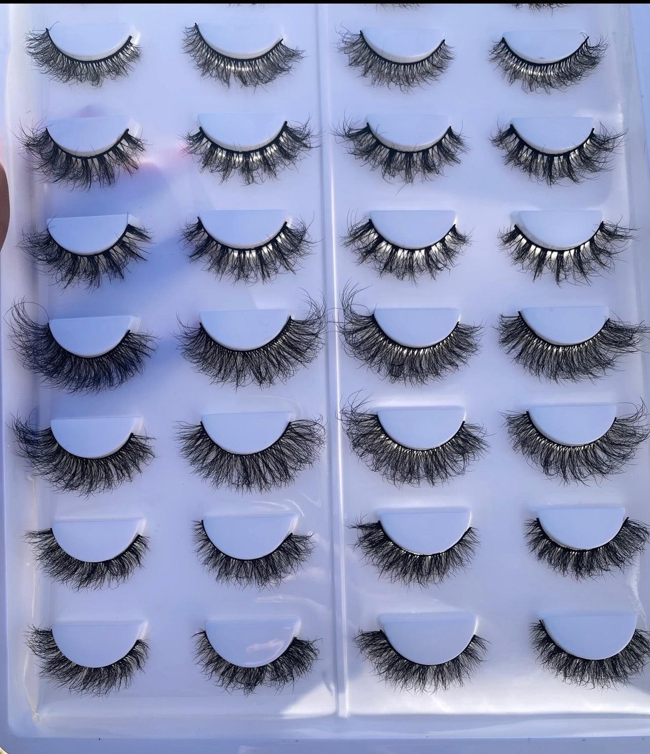 Mixed wispy lashes