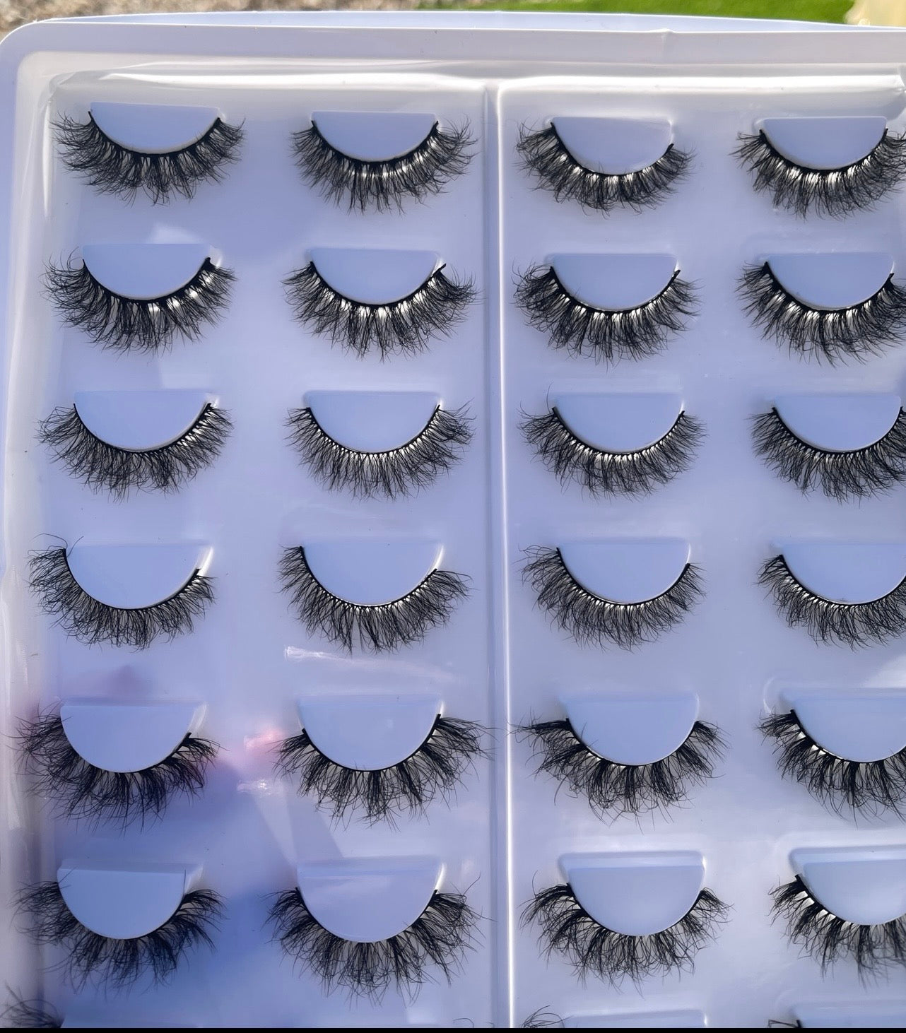 Mixed wispy lashes